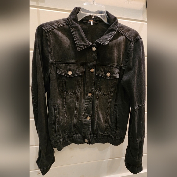 Like New Free People Rumors Women's Black Denim Jacket - Size Large - Picture 5 of 15
